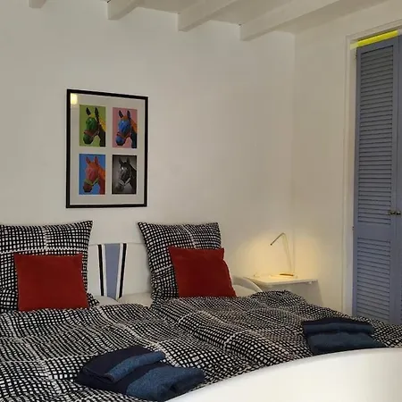 The Διαμέρισμα *